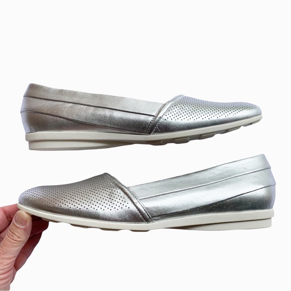 H by Halston Silver Leah Leather Ballet Flats Size 10 - Picture 2 of 9